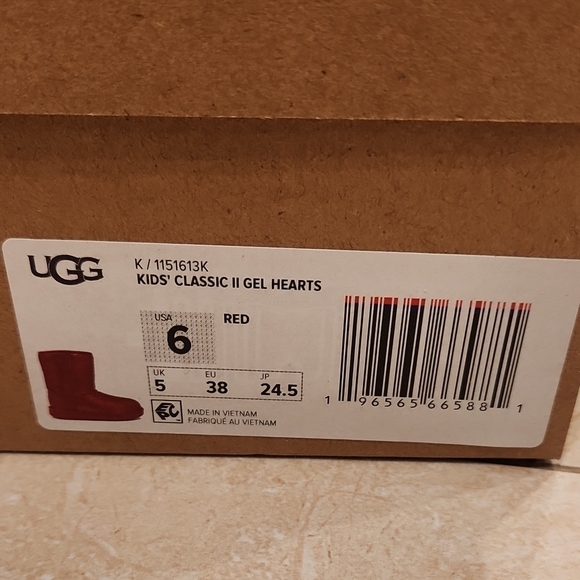 UGG Red HEARTS Sequined Boots. NEW! Metallic, Shiny. - Picture 16 of 16